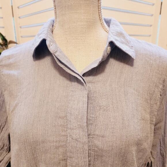 ELIZABETH & JAMES BLUE STRIPE BUTTON DOWN SIZE MED - Picture 4 of 7